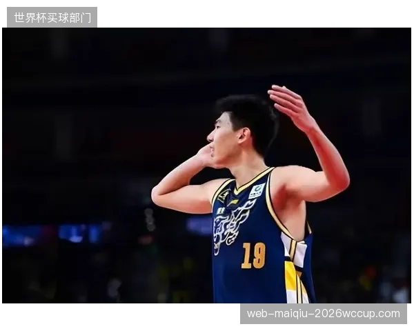 “广东德比”上演恩怨对决,内线新星徐昕将挑战老东家防线。 “广东德比”上演恩怨对决,内线新星徐昕将挑战老东家防线。